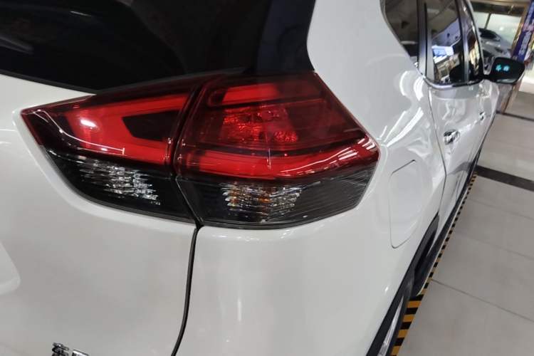 Used Nissan X-Trail 2023 Classic 2.0L Two-Wheel Drive Smart Connect Premium Edition Right Rear Taillight