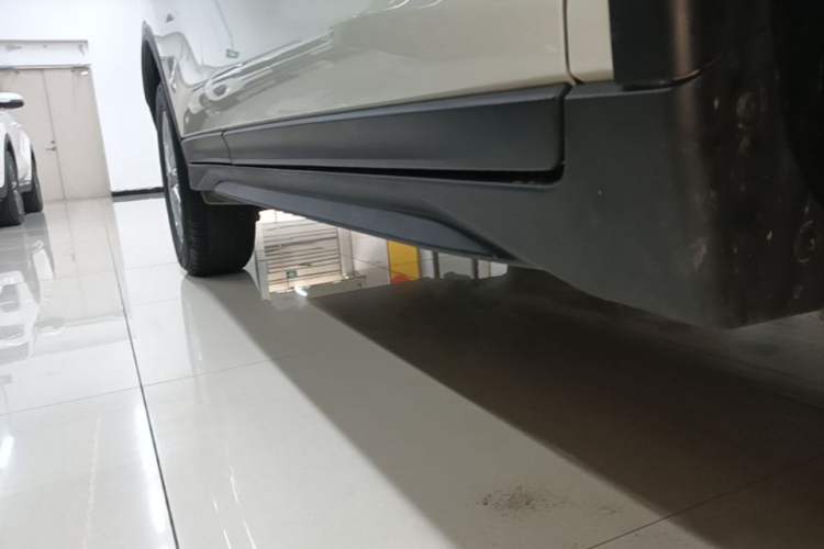 Used Nissan X-Trail 2023 Classic 2.0L Two-Wheel Drive Smart Connect Premium Edition Right Side Sill