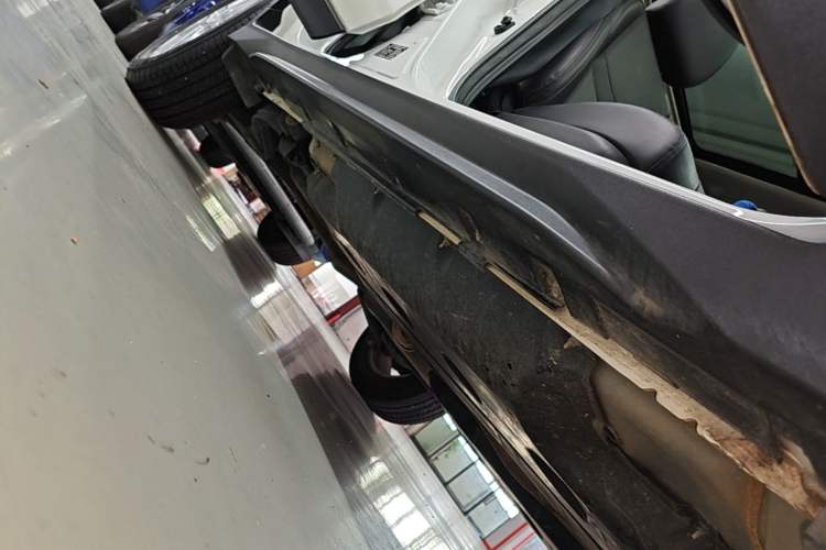 Used Nissan X-Trail 2023 Classic 2.0L Two-Wheel Drive Smart Connect & Comfort Edition Right Side Sill