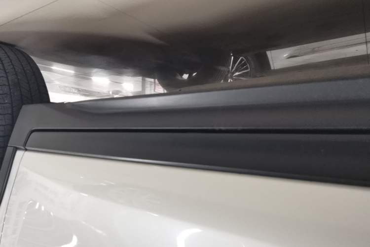 Used Nissan X-Trail 2023 Classic 2.0L Two-Wheel Drive Smart Connect Premium Edition Right Side Sill