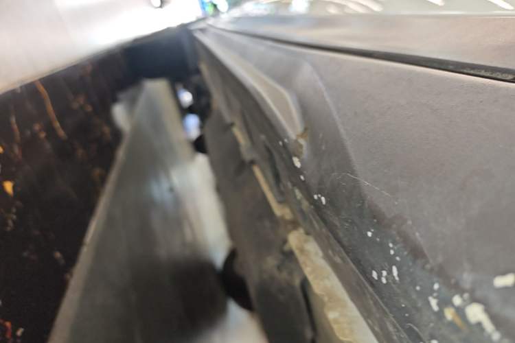 Used Nissan X-Trail 2023 Classic 2.0L Two-Wheel Drive Smart Connect Premium Edition Right Side Sill