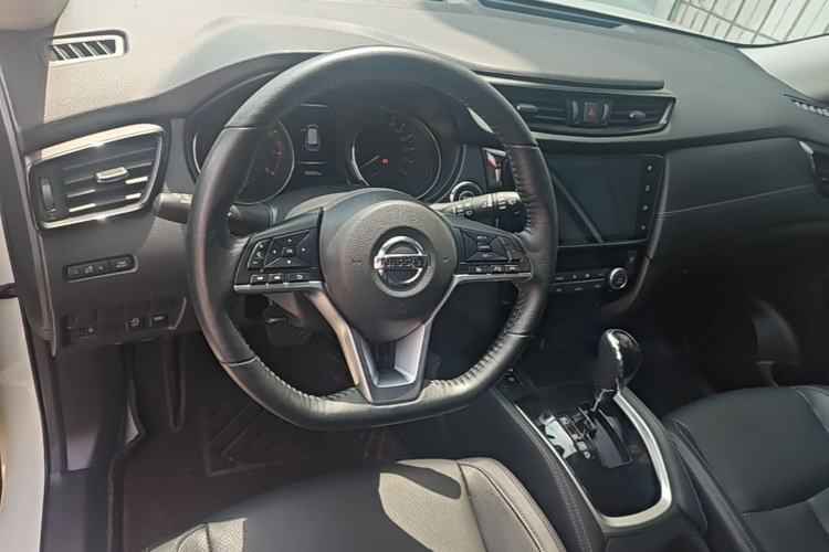 Used Nissan X-Trail 2023 Classic 2.0L Two-Wheel Drive Smart Connect Premium Edition Steering Wheel