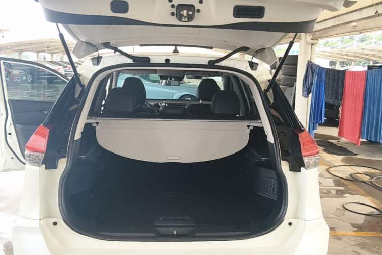 Used Nissan X-Trail 2023 Classic 2.0L Two-Wheel Drive Smart Connect Premium Edition Trunk