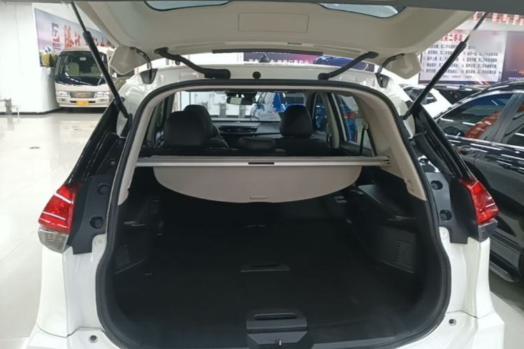 Used Nissan X-Trail 2023 Classic 2.0L Two-Wheel Drive Smart Connect Premium Edition Trunk