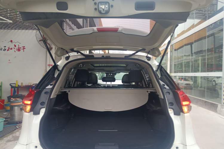 Used Nissan X-Trail 2023 Classic 2.0L Two-Wheel Drive Smart Connect Premium Edition Trunk