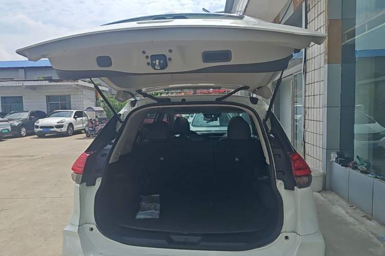 Used Nissan X-Trail 2023 Classic 2.0L Two-Wheel Drive Smart Connect Premium Edition Trunk