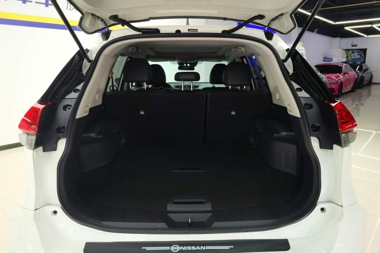 Used Nissan X-Trail 2023 Classic 2.0L Two-Wheel Drive Smart Connect Premium Edition Trunk