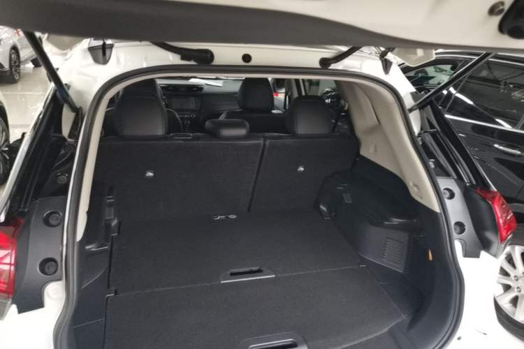 Used Nissan X-Trail 2023 Classic 2.0L Two-Wheel Drive Smart Connect Premium Edition Trunk