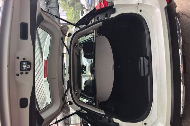Used Nissan X-Trail 2023 Classic 2.0L Two-Wheel Drive Smart Connect Premium Edition Trunk