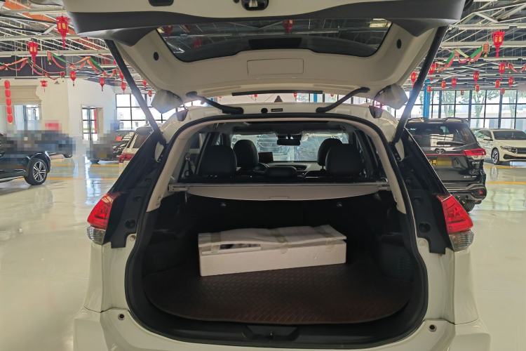 Used Nissan X-Trail 2023 Classic 2.0L Two-Wheel Drive Smart Connect Premium Edition Trunk