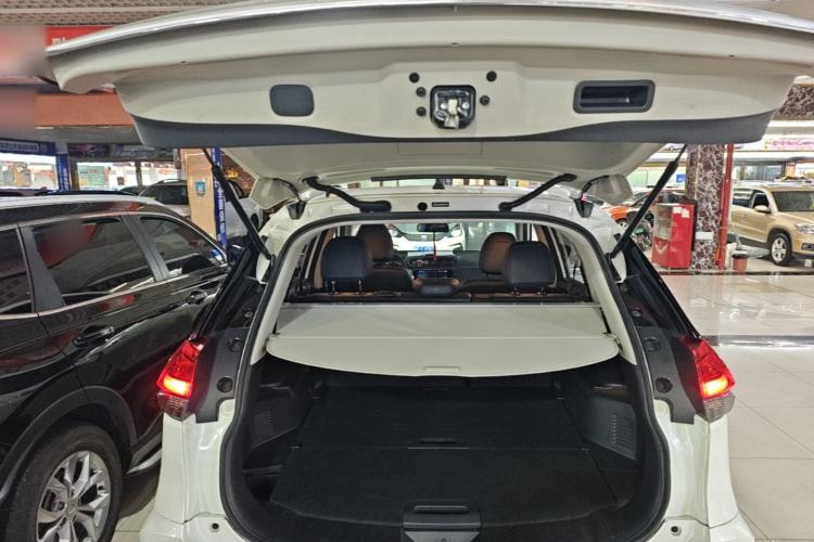 Used Nissan X-Trail 2023 Classic 2.0L Two-Wheel Drive Smart Connect Premium Edition Trunk