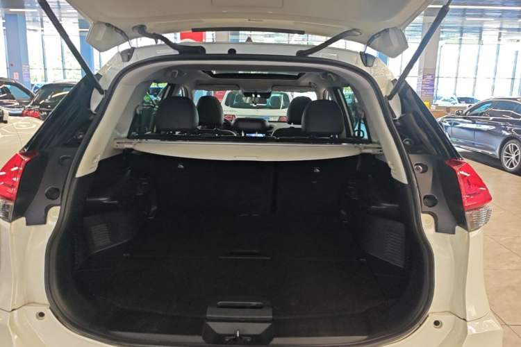 Used Nissan X-Trail 2023 Classic 2.0L Two-Wheel Drive Smart Connect Premium Edition Trunk