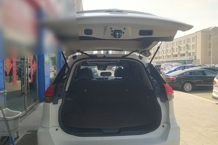 Used Nissan X-Trail 2023 Classic 2.0L Two-Wheel Drive Smart Connect Premium Edition Trunk