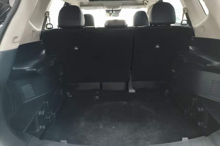 Used Nissan X-Trail 2023 Classic 2.0L Two-Wheel Drive Smart Connect Premium Edition Trunk