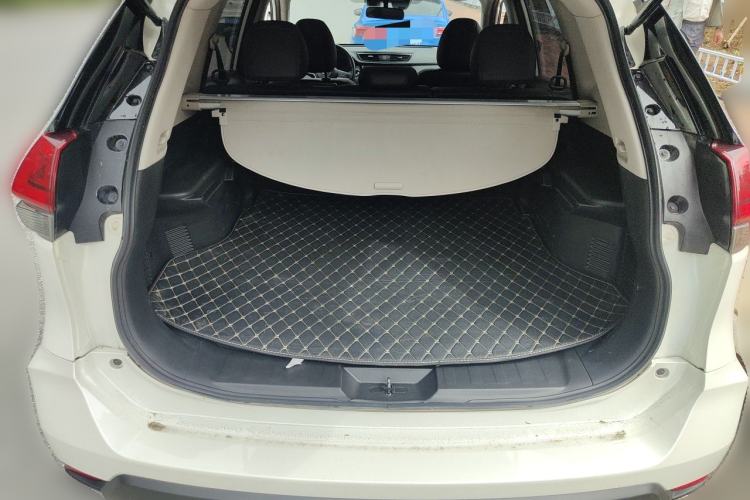 Used Nissan X-Trail 2023 Classic 2.0L Two-Wheel Drive Smart Connect Premium Edition Trunk