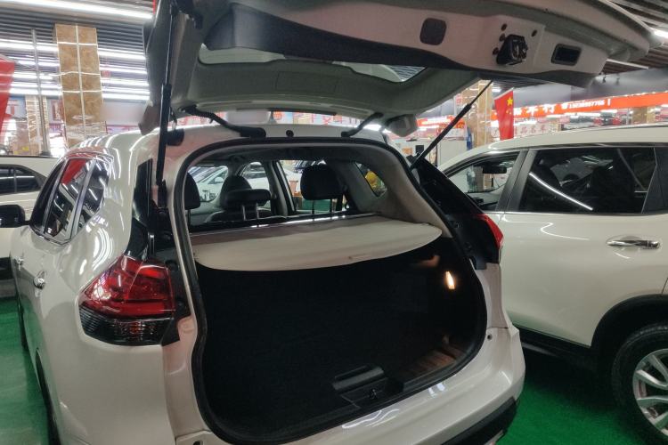 Used Nissan X-Trail 2023 Classic 2.0L Two-Wheel Drive Smart Connect Premium Edition Trunk