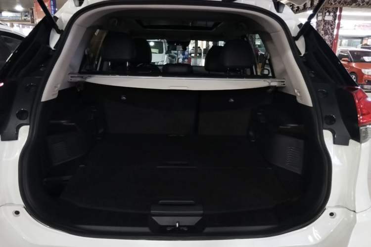 Used Nissan X-Trail 2023 Classic 2.0L Two-Wheel Drive Smart Connect Premium Edition Trunk