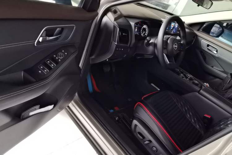 Used Nissan X-Trail 2023 e-POWER Ultra-Hybrid Dual-Motor All-Wheel-Drive Luxury Edition Driver Seat