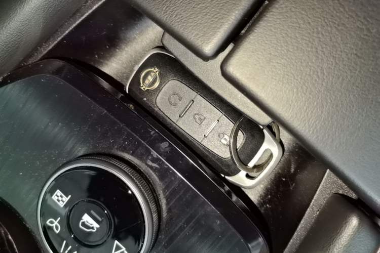 Used Nissan X-Trail 2023 e-POWER Ultra-Hybrid Dual-Motor All-Wheel-Drive Luxury Edition Vehicle Key