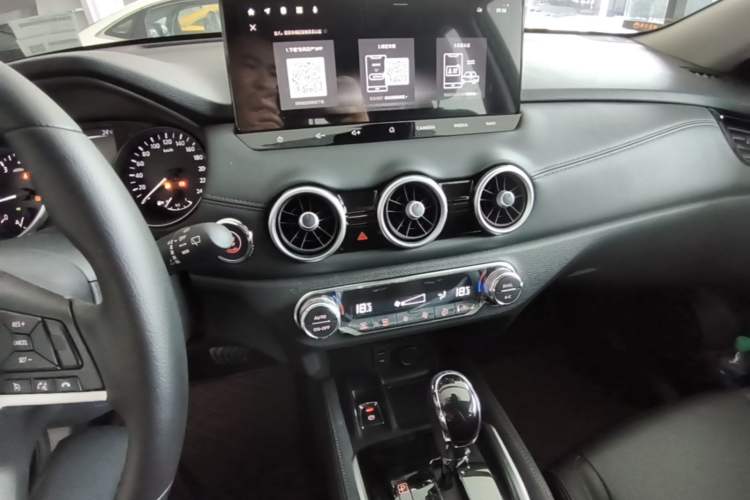 Used Nissan X-Trail 2025 Honor 2.0L Two-Wheel Drive Leading Edition Audio And AC Panel