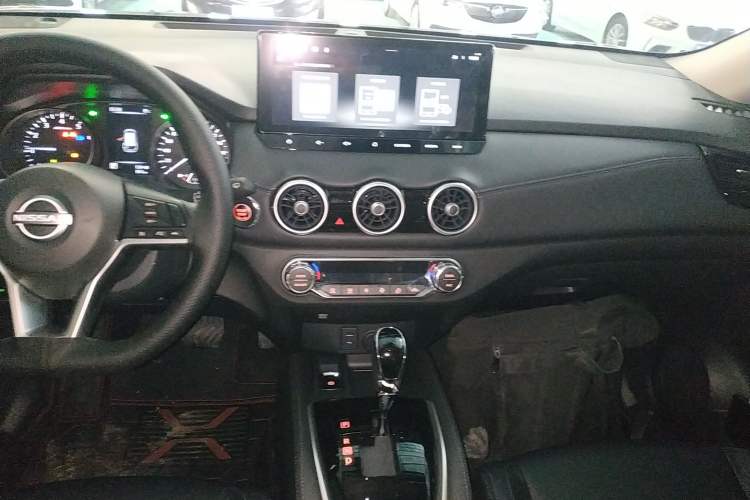 Used Nissan X-Trail 2025 Honor 2.0L Two-Wheel Drive Genuine Edition Audio And AC Panel