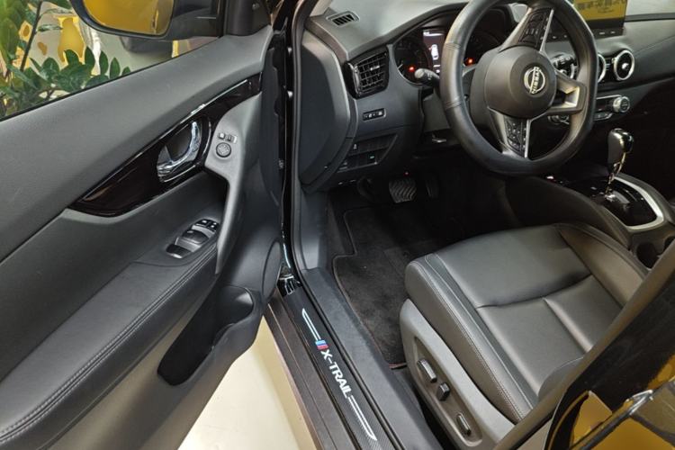 Used Nissan X-Trail 2025 Honor 2.0L Two-Wheel Drive Genuine Edition Driver Seat