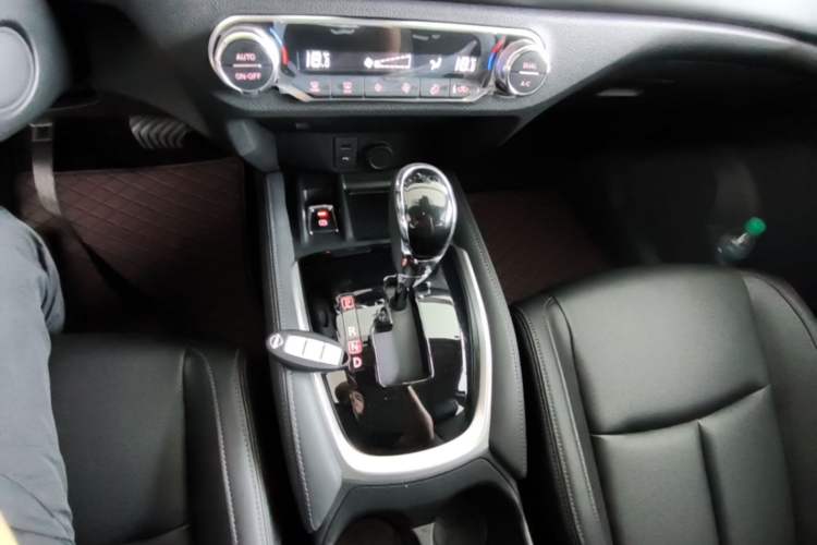 Used Nissan X-Trail 2025 Honor 2.0L Two-Wheel Drive Leading Edition Gear Lever