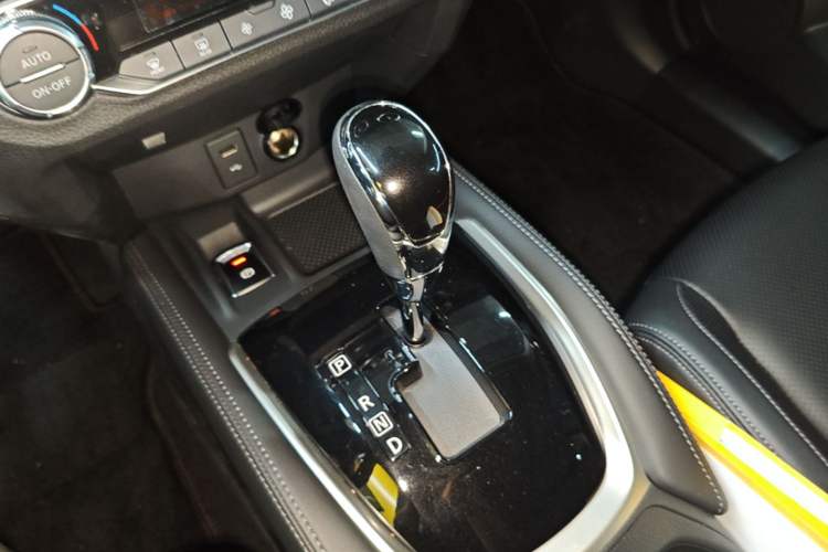 Used Nissan X-Trail 2025 Honor 2.0L Two-Wheel Drive Genuine Edition Gear Lever