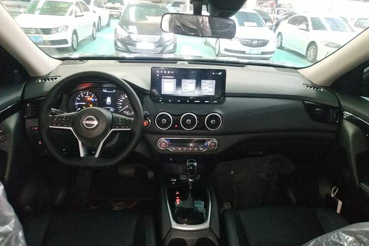 Used Nissan X-Trail 2025 Honor 2.0L Two-Wheel Drive Genuine Edition Interior 2