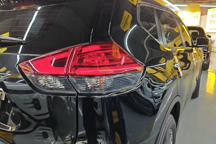 Used Nissan X-Trail 2025 Honor 2.0L Two-Wheel Drive Genuine Edition Right Rear Taillight