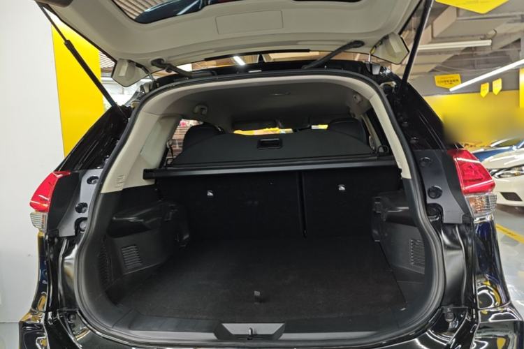 Used Nissan X-Trail 2025 Honor 2.0L Two-Wheel Drive Genuine Edition Trunk