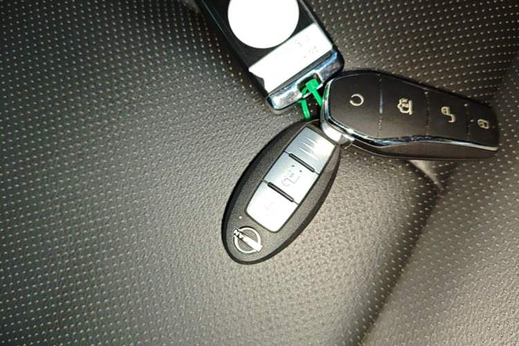 Used Nissan X-Trail 2025 Honor 2.0L Two-Wheel Drive Genuine Edition Vehicle Key