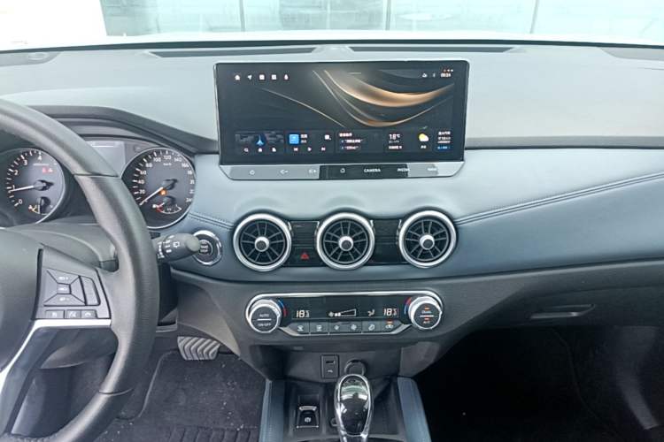 Used Nissan X-Trail 2025 Honor 2.0L Two-Wheel Drive Leading Edition Audio And AC Panel