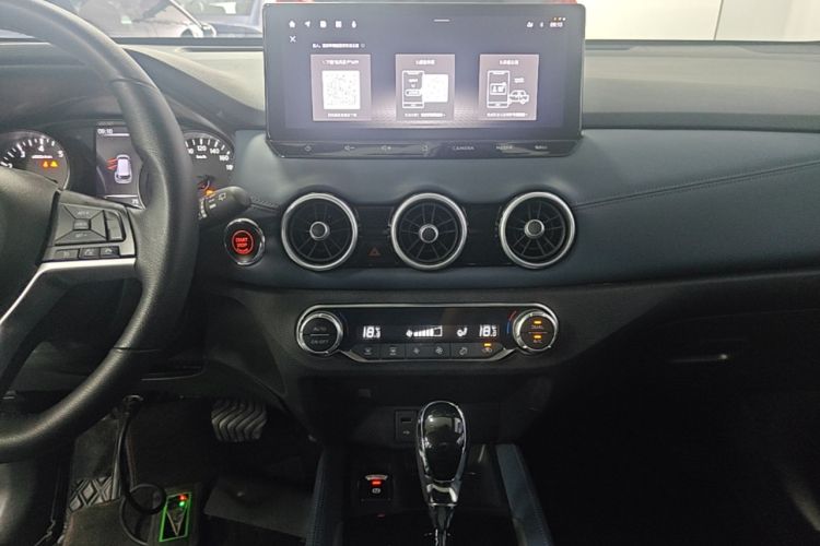 Used Nissan X-Trail 2025 Honor 2.0L Two-Wheel Drive Leading Edition Audio And AC Panel