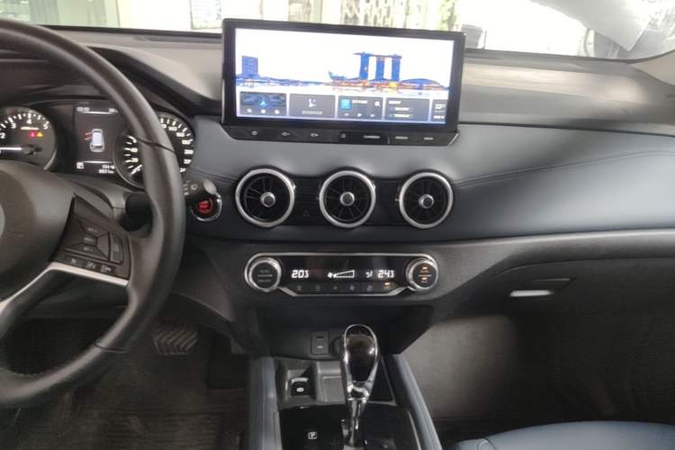 Used Nissan X-Trail 2025 Honor 2.0L Two-Wheel Drive Leading Edition Audio And AC Panel