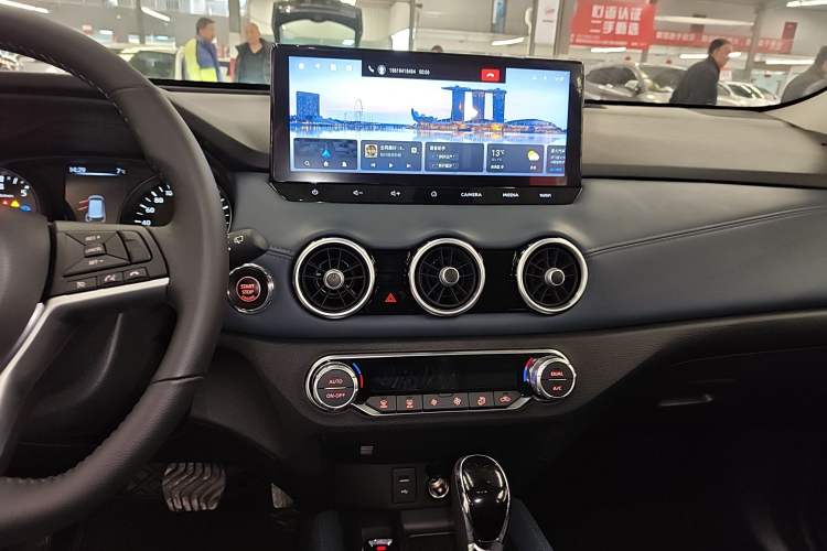 Used Nissan X-Trail 2025 Honor 2.0L Two-Wheel Drive Leading Edition Audio And AC Panel