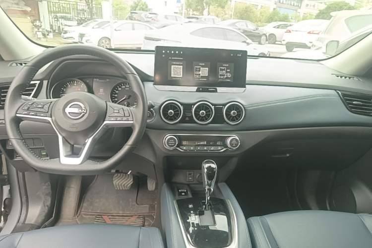 Used Nissan X-Trail 2025 Honor 2.0L Two-Wheel Drive Leading Edition Audio And AC Panel