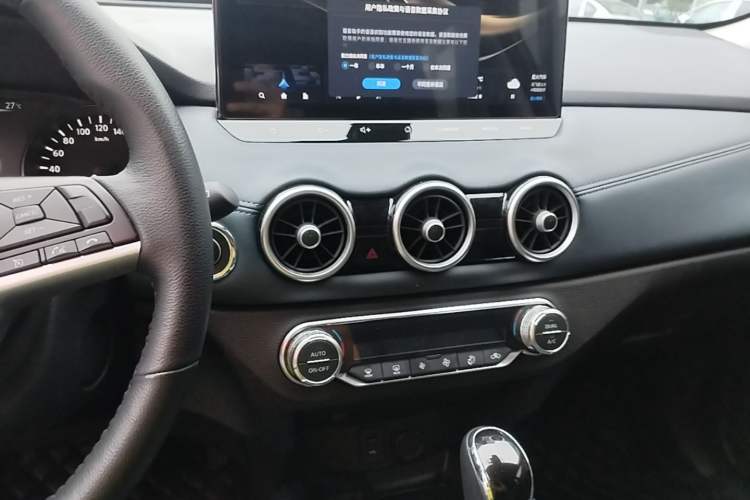 Used Nissan X-Trail 2025 Honor 2.0L Two-Wheel Drive Leading Edition Audio And AC Panel