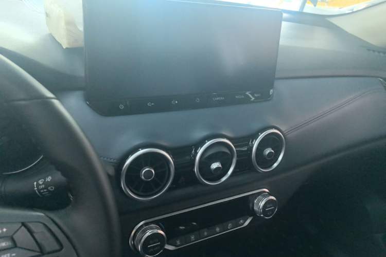 Used Nissan X-Trail 2025 Honor 2.0L Two-Wheel Drive Leading Edition Audio And AC Panel