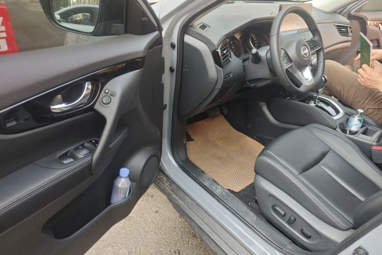 Used Nissan X-Trail 2025 Honor 2.0L Two-Wheel Drive Leading Edition Driver Seat