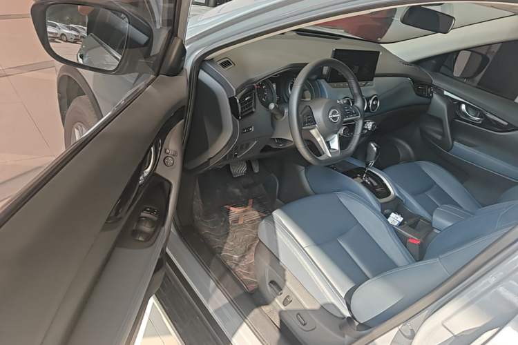 Used Nissan X-Trail 2025 Honor 2.0L Two-Wheel Drive Leading Edition Driver Seat
