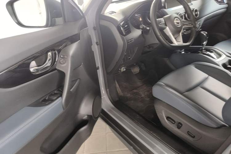 Used Nissan X-Trail 2025 Honor 2.0L Two-Wheel Drive Leading Edition Driver Seat