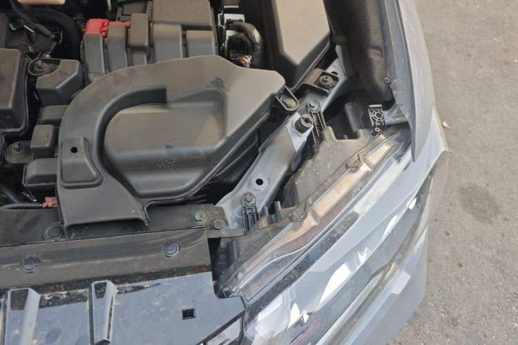 Used Nissan X-Trail 2025 Honor 2.0L Two-Wheel Drive Leading Edition Engine Bay Left