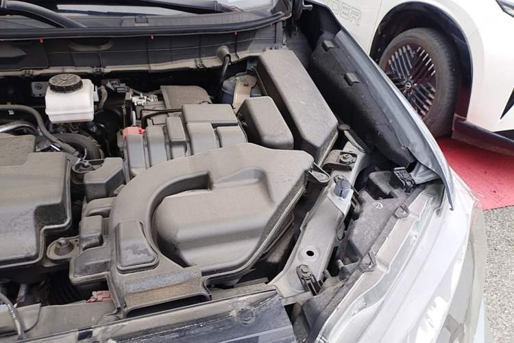 Used Nissan X-Trail 2025 Honor 2.0L Two-Wheel Drive Leading Edition Engine Bay Left