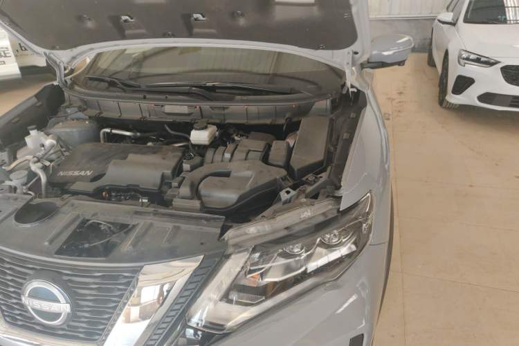 Used Nissan X-Trail 2025 Honor 2.0L Two-Wheel Drive Leading Edition Engine Bay Left