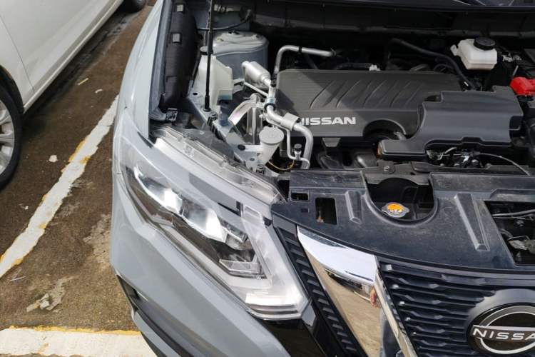 Used Nissan X-Trail 2025 Honor 2.0L Two-Wheel Drive Leading Edition Engine Bay Right