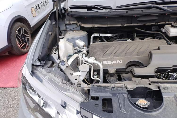 Used Nissan X-Trail 2025 Honor 2.0L Two-Wheel Drive Leading Edition Engine Bay Right
