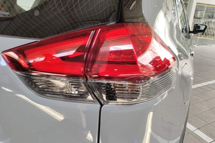 Used Nissan X-Trail 2025 Honor 2.0L Two-Wheel Drive Leading Edition Exterior 3