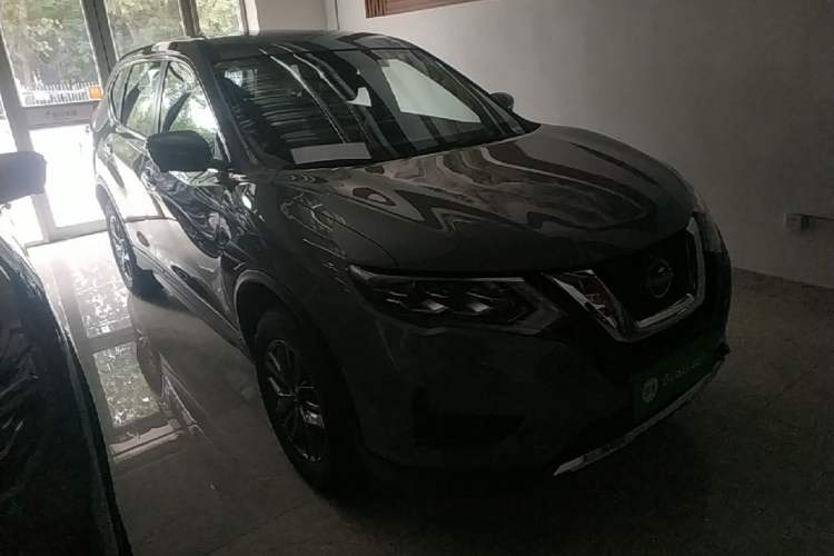 Used Nissan X-Trail 2025 Honor 2.0L Two-Wheel Drive Leading Edition Front Right 45 Deg