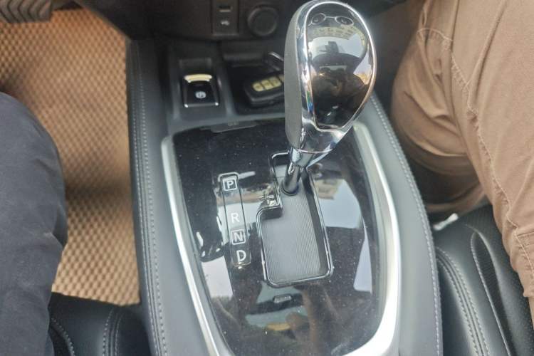 Used Nissan X-Trail 2025 Honor 2.0L Two-Wheel Drive Leading Edition Gear Lever